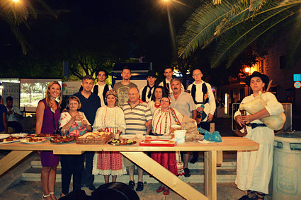 Štand LAG-a Baranja na rivi u Baškoj Vodi