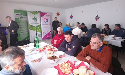 Milorad Nenadović (stoji desno)