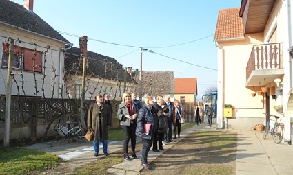Baranjski lagovci prilaze rodnoj kući Rudolfa Steinera u Donjem Kraljevcu