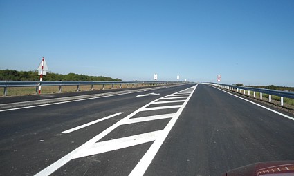 Nadvožnjak preko autoceste A5 kod Belog Manastira