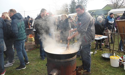 Topljenje čvaraka na 'Čvarakfestu'