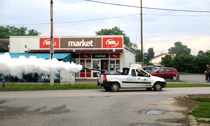 Arhivska slika: Adulticidno tretiranje komaraca u Popovcu