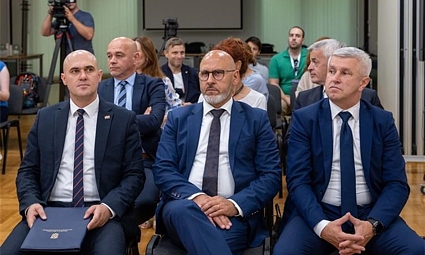 Sudionici konferencije za novinare