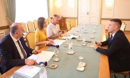 Državni tajnik Domagoj Mikulić (desno)