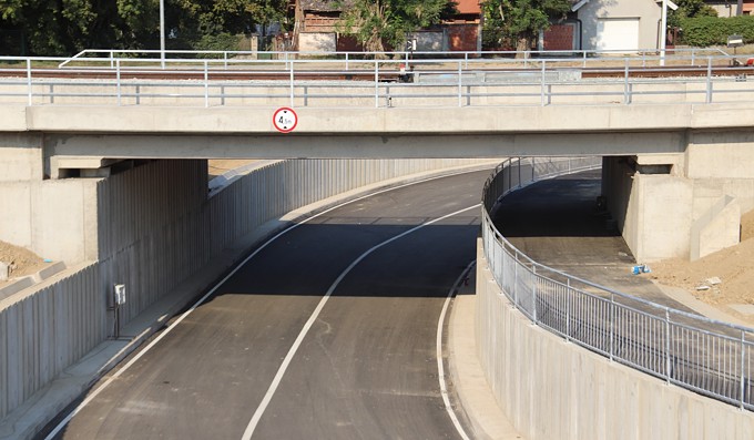 Ulaz u Beli Manastir iz smjera Petlovca kroz podvožnjak